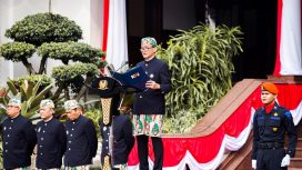 Direktur Utama PT Kereta Api Indonesia (Persero) Bobby Rasyidin memimpin Upacara Peringatan HUT ke-81 Kemerdekaan Republik Indonesia di Kantor Pusat KAI, Bandung, Senin (17/8/2026).