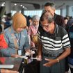 Penumpang di Pelabuhan Penyeberangan