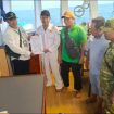 Kapten kapal TB Hasnur 26, Capt. Suparwanto (kedua dari kiri) menyerahkan dokumen Berita Acara Serah Terima Korban KMP Mutiara Sentosa II kepada Petugas Kantor UPP Masalembu, Dodi Dores, pada Senin (4/8) di Pelabuhan Masalembu, Sumenep, Jawa Timur._