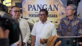 Dirut PTPN I (tengah)