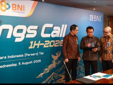 Direktur Risk Management BNI David Pirzada  Direktur Utama BNI Putrama Wahju Setyawan Direktur Finance & Strategy BNI Hussein Paolo Kartadjoemena