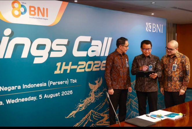 
 Direktur Risk Management BNI David Pirzada  Direktur Utama BNI Putrama Wahju Setyawan Direktur Finance & Strategy BNI Hussein Paolo Kartadjoemena