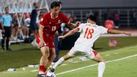 Laga bola di Stadion Pakansari