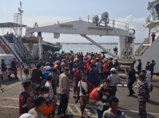 KN Masalembo turut evakuasi penumpang KM Mutiara Sentosa II