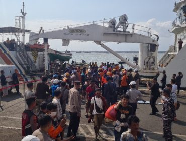 KN Masalembo turut evakuasi penumpang KM Mutiara Sentosa II