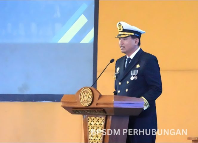 
 Kepala PPSDMPL saat melantik 274 Perwira Poltekpel Banten
