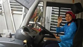 Salah seorang srikandi pengemudi Transjakarta