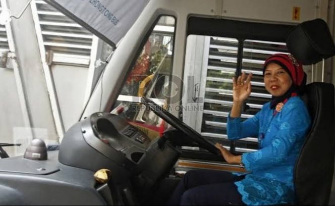 
 Salah seorang srikandi pengemudi Transjakarta