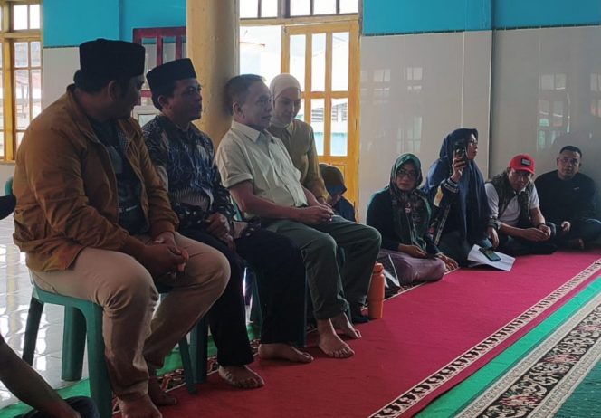 
 Irwandi Yusuf dan Steffy Burase Tampung Aspirasi Warga Kala Segi, Siap Bantu Kebutuhan Mendesak Masjid dan Air Bersih