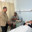 BHS saat menjenguk korban kebakaran KM Mutiara Sentosa di salah satu RS di Surabaya