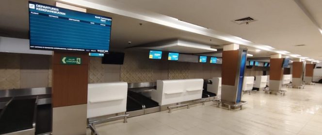 
 Konter Check in Bandara Husein