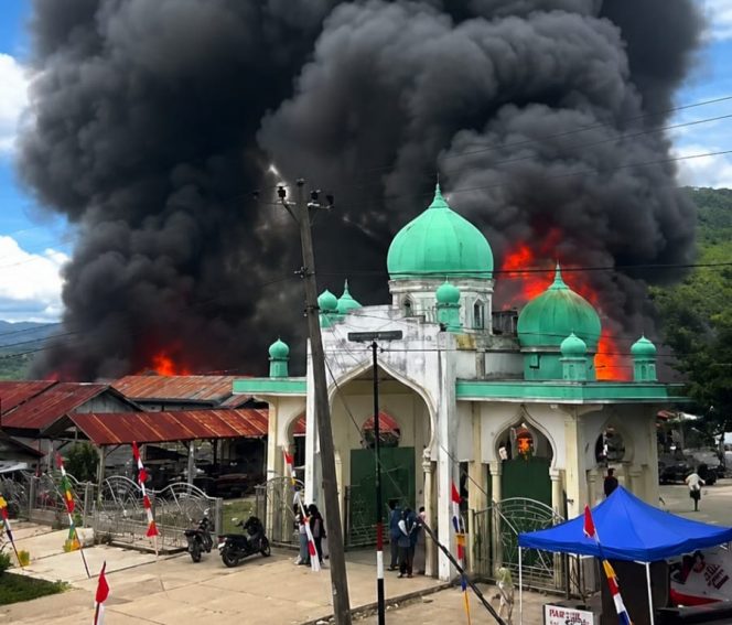 
 Kebakaran Hebat Landa Pasar Jagong Jeget, 96 Kios dan Ruko Dilaporkan Ludes