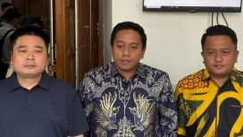 Perwakilan karyawan dan Kuasa Hukum PT DKI