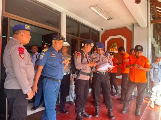Kemenhub dan Tim SAR penanganan kebakaran kapal di perairan Bali