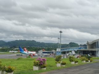 Bandara Komodo (omy)