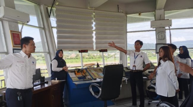 Ruang kontrol ATC di Bandara Komodo, NTT (dok/omy)