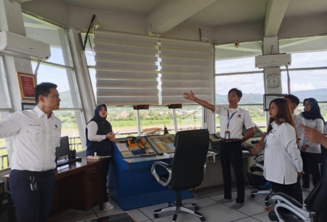 
 Ruang kontrol ATC di Bandara Komodo, NTT (dok/omy)