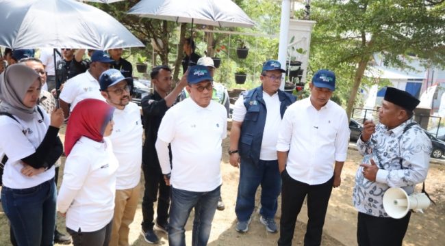 Dirut AirNav Indonesia bersama Bupati Boyolali dan lainnya di Desa Kembang Kuning