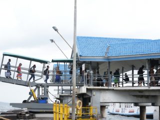 Aktivitas di Pelabuhan Penyeberangan