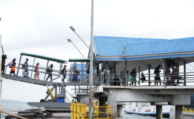 
 Aktivitas di Pelabuhan Penyeberangan