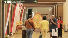 Jembatan transfer antarterminal di Bandara Ngurah Rai, Bali