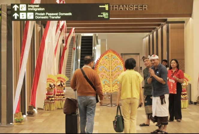 
 Jembatan transfer antarterminal di Bandara Ngurah Rai, Bali