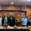 Pembicara Diskusi dan jajaran pengurus PWI Pusat