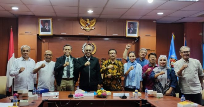 
 Pembicara Diskusi dan jajaran pengurus PWI Pusat