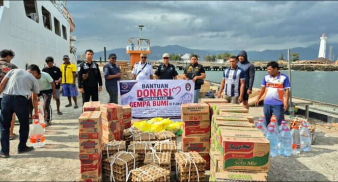 
 Donasi untuk korban gempa NTT