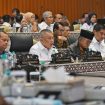 Menhub Dudy di Gedung DPR