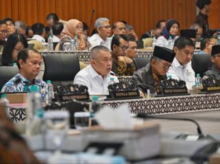 Menhub Dudy di Gedung DPR