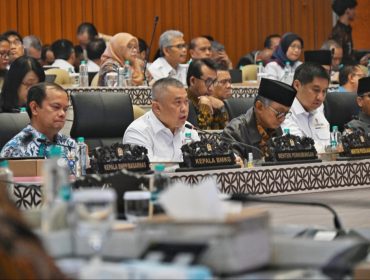 Menhub Dudy di Gedung DPR