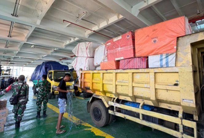 
 Kapal ASDP angkut bantuan korban gempa NTT