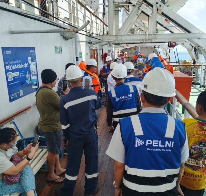 
 Safety training di atas kapal