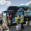 Petugas haji melayani jemaah haji Kloter Solo (dok/omy)