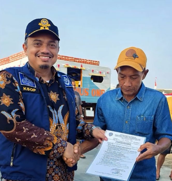 
 Kepala KSOP Muara Angke dan Operator Kapal