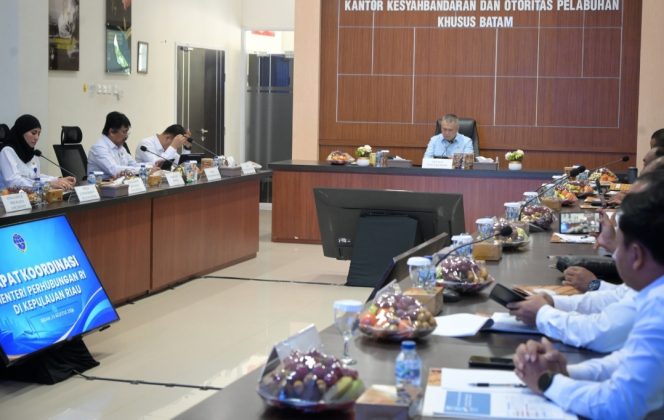 
 Menhub Dudy bersama jajaran di Batam