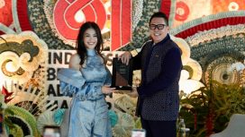Pemberian penghargaan API untuk Agnez Mo
