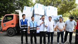 Penyerahan bantuan secara simbolis dri.Kemenhub untiuk Korban Gempa NTT di Pelabuhan Tanjung Priok untiuk diangkut KM Tidar