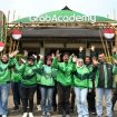 Antusiasme Mitra Pengemudi dalam menyambut peluncuran GrabAcademy: Peluang Tanpa Batas untuk Mitra Naik Kelas di Padepokan Pencak Silat TMII, Jakarta, Selasa (11/8). 