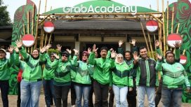 Antusiasme Mitra Pengemudi dalam menyambut peluncuran GrabAcademy: Peluang Tanpa Batas untuk Mitra Naik Kelas di Padepokan Pencak Silat TMII, Jakarta, Selasa (11/8). 