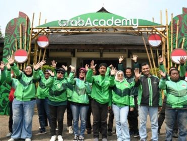 Antusiasme Mitra Pengemudi dalam menyambut peluncuran GrabAcademy: Peluang Tanpa Batas untuk Mitra Naik Kelas di Padepokan Pencak Silat TMII, Jakarta, Selasa (11/8).
