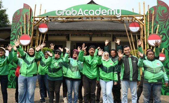 Antusiasme Mitra Pengemudi dalam menyambut peluncuran GrabAcademy: Peluang Tanpa Batas untuk Mitra Naik Kelas di Padepokan Pencak Silat TMII, Jakarta, Selasa (11/8). 
