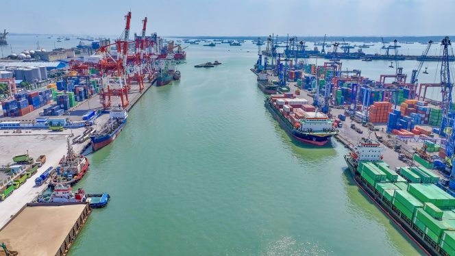 
 Kinerja Gemilang, Tiga Terminal Petikemas PT Terminal Teluk Lamong Raih Rekor Throughput Tertinggi