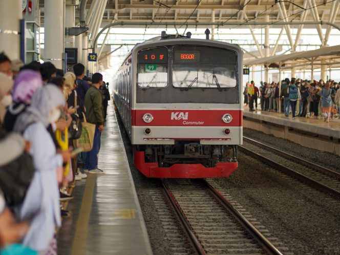 
 Abu Vulkanik GAK Terpantau di Sejumlah Stasiun, Operasional Commuter Line Tetap Normal