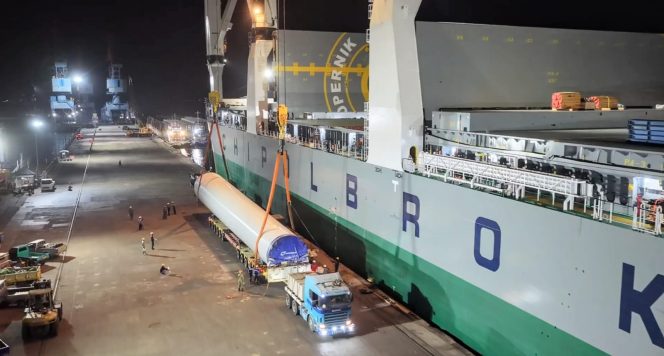 
 Fasilitasi Logistik Oversized Cargo, Pelabuhan Ciwandan Jadi Pintu Gerbang Ekspor Wind Mill Tower ke Pasar Global