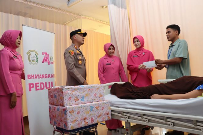 
 Kapolres Pelabuhan Tanjung Priok Sambangi Korban Kebakaran Muara Angke