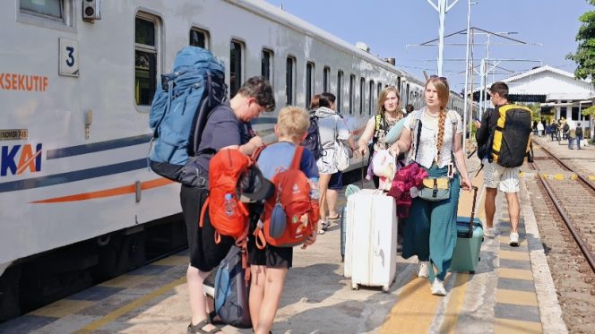 
 498.232 Turis Mancanegara Naik Kereta Api hingga Agustus 2026, Yogyakarta Jadi Favorit