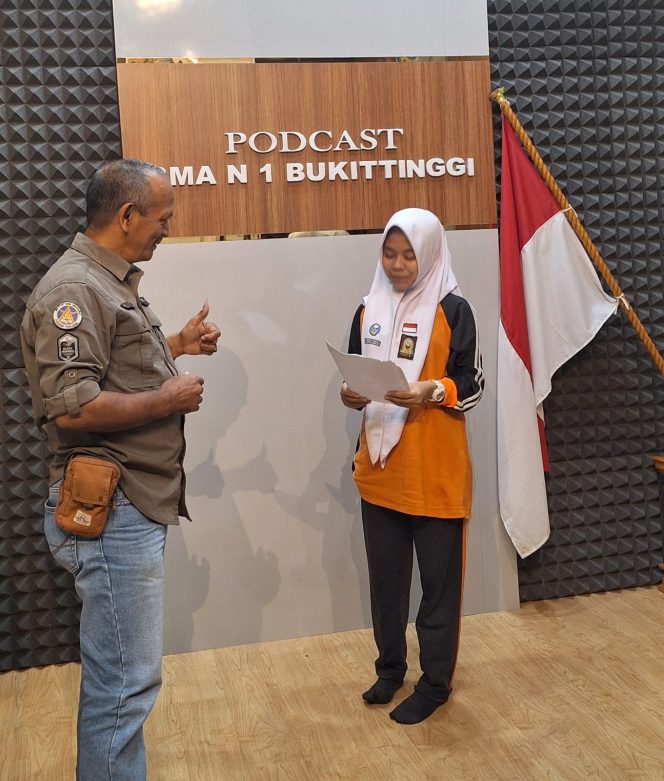 
 Hurriya Rahima Adabi, Siswi SMAN 1 Bukittinggi Wakili Sumatera Barat di FLS3N Nasional Cabang Baca Puisi