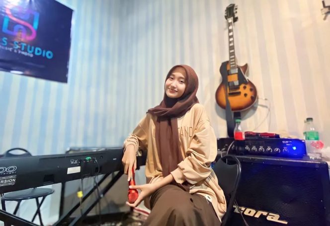 
 Delisha Okta Mahasiswi di Jogya, Mendekati 1 Juta Streams dari Playlist di Spotify, Kini Rilis ‘Akhir Cerita’ Single Ke-19